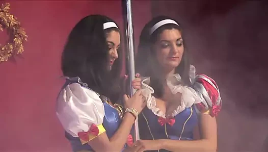 Kit lee ve kat lee her sikme ile bir horoz arasında kendi