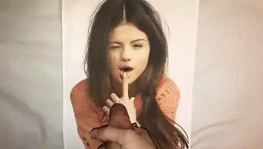 Selena Gomez boşalıyor 10