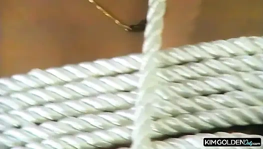 Sinnliche Seilbondage mit leidenschaftlichen Frauen