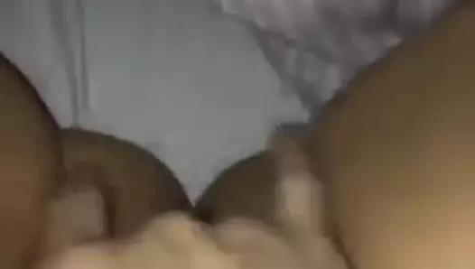 Yatmadan önce kedi ile oynamak