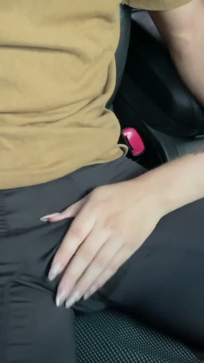 Uber'in hizmetini beğendim ve ona bedenimle ödeme yapması için ikna ettim | Clip 1