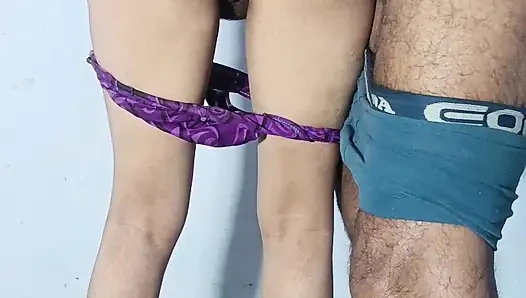 Azgın üvey erkek kardeş büyük memeli bakire kız arkadaşının içine boşalıyor