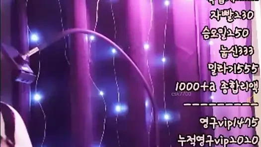 Busty Koreli kadın çapa