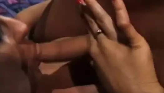 Kocası ile üçlü seks oturumu