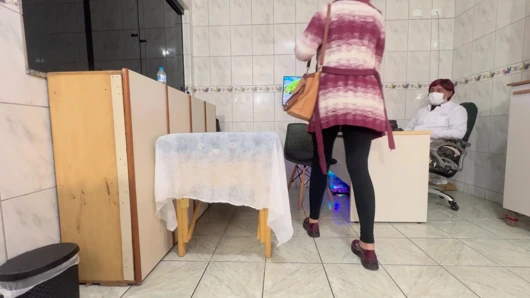 Doktor anal tıkaç kullanmamı söyledi, ben de takmasına izin verdim.