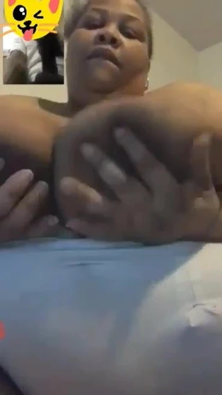Facetime ile bir büyük Meme ssbbw siyah anneanne
