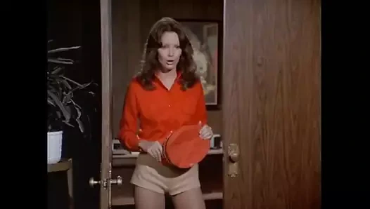 1980'den mavi tek parça streç giysi ve tayt giyen J. smith