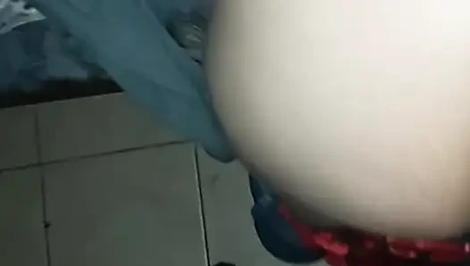 Dörtlü hizmetçi sikimi içine soktum
