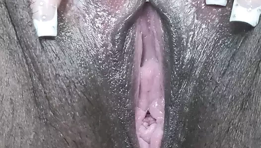 Seksi ateşli latin hitachi ile harika bir orgazm yaşıyor