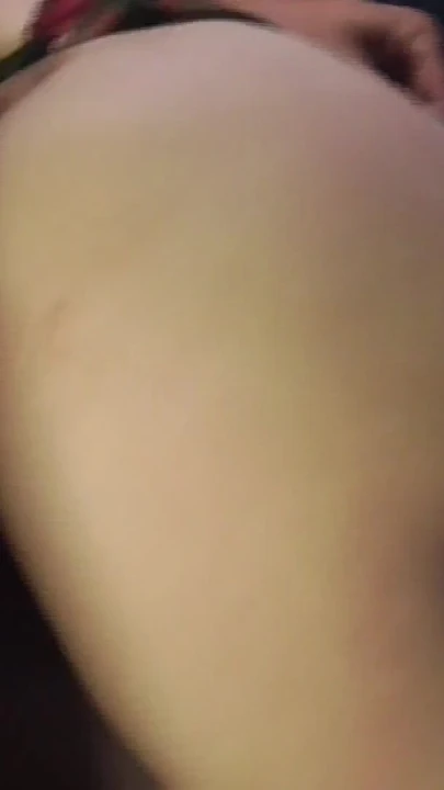 Orta yaşlı seksi kadın ateşli amcığı sikiyor | Klip 2