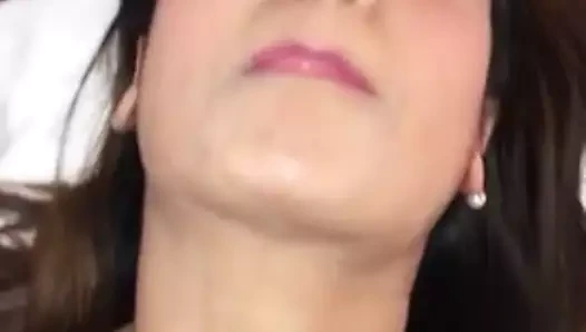 Arap bebek yavaş yavaş ağrı hissediyor