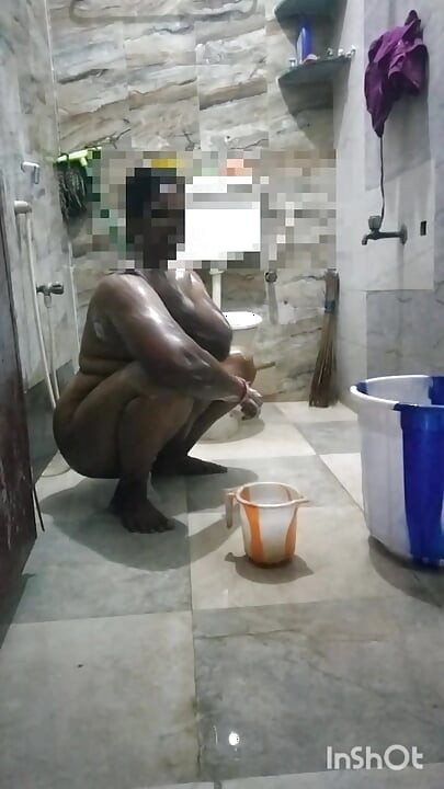 Tamil hizmetçi evde banyo yapıyor bölüm 1