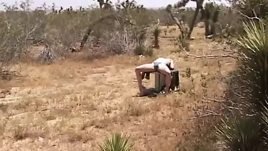 Ateşli seksi büyük memeli kız büyük şişman bir yarağın tadını çıkarıyor