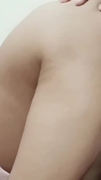 Волнующий момент из "Красивая сводная сестра дези наслаждается жестким трахом со своим сводным братом"