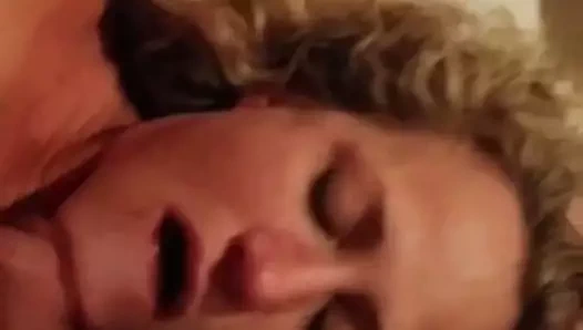 Anne boşalmayı seviyor!