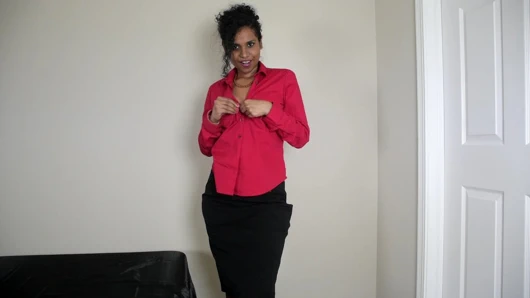 Seksi Güney Hintli azgın Lily mastürbasyon yaparken kıllı amını sikiyor