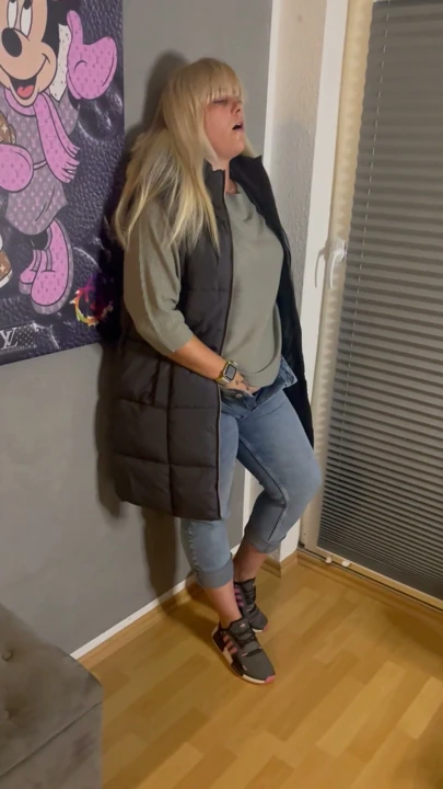 Bonie and Clyde Masturbation Stand Jeans Jacket Pussy Wet Fingering Rubbing Rubbing Clitoris Trembling Twitch Moaning… | Clip 1