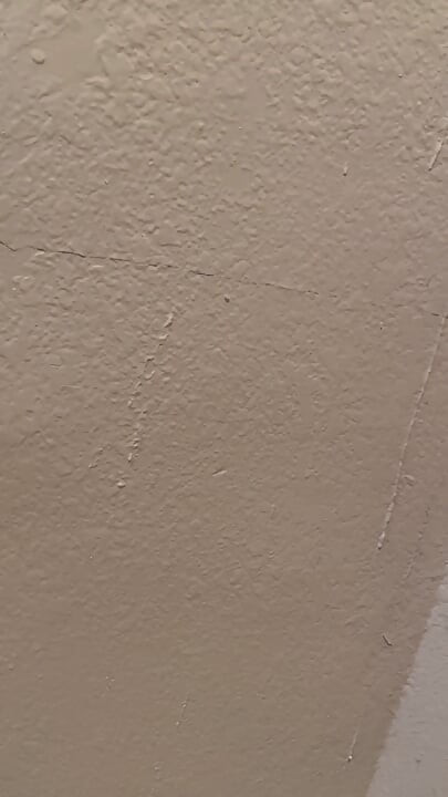 Üvey annem evde kimsenin olmadığını sandı