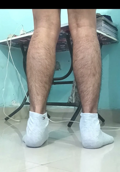 Femboy kırmızı bikiniyle crossdress yapmış