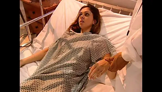 Luna ve Rhiannon: strapon ile beklenmedik bir lezbiyen sikiş