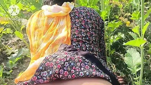 Hintli köylü kadın açık havada devar tarafından sikiliyor