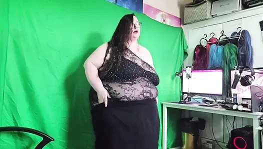 Ssbbw şehvetli hareketler ve striptiz