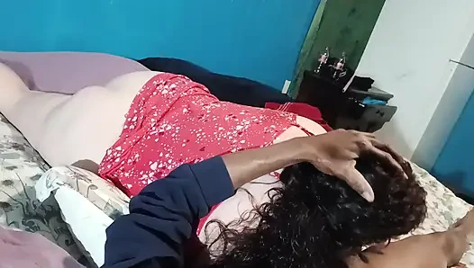 Özensiz Lynn'in büyük götü var ve emiyor