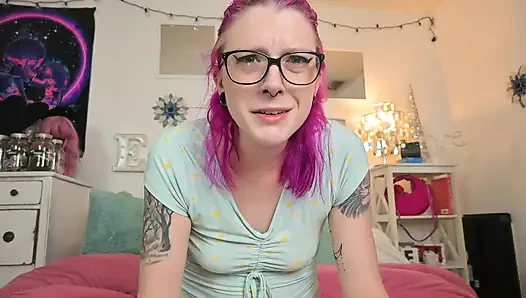 Çaresizce dikkat çekiyor