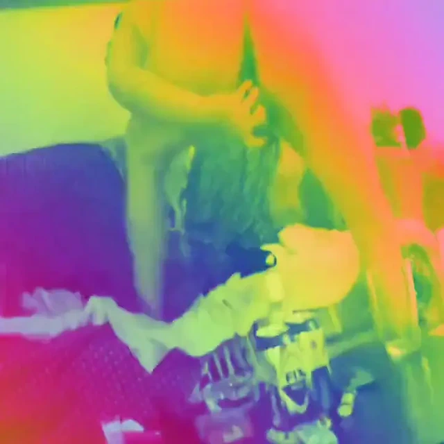 Oyuncaklarımla oynuyorum