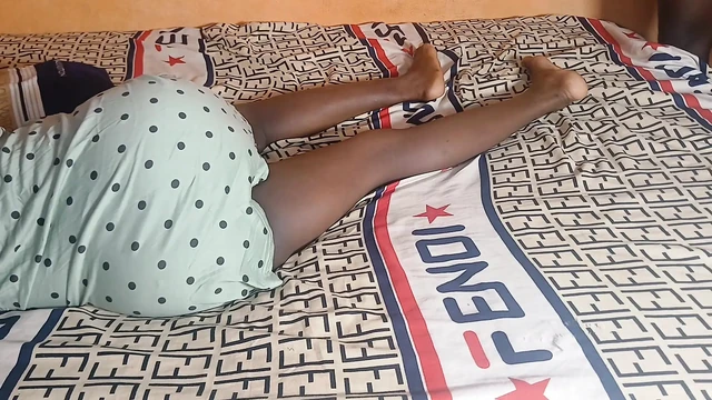 Afrikalı hizmetçi patron tarafından sikiliyor