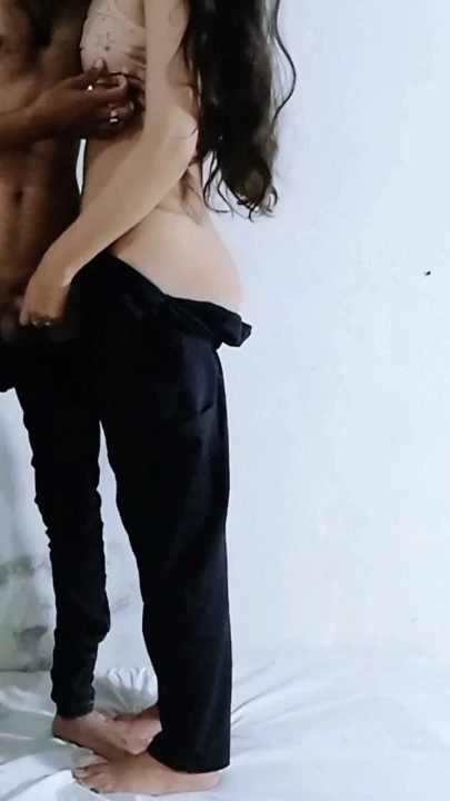 Hintli köylü öğrenci gerçek sızdırılmış mms videosunda 18+ okul kız arkadaşını sikiyor | Klip 1