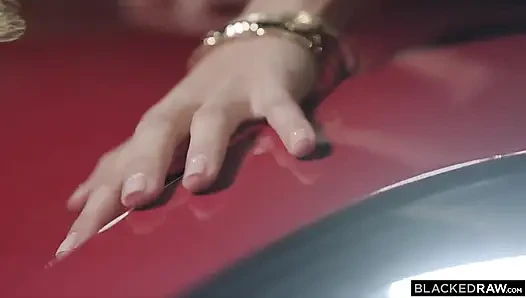 Blackedraw seksi esmer anya büyük zenci karşı koyamıyor