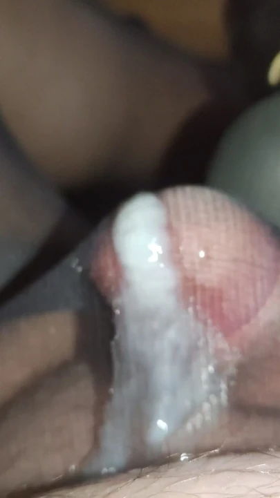 cumming içinde külotlu çorap ile masaj tabancası 4k | Klip 1