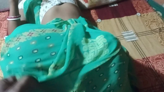 Hintli evli kadın güzel gördükten sonra ayrılmak istiyor