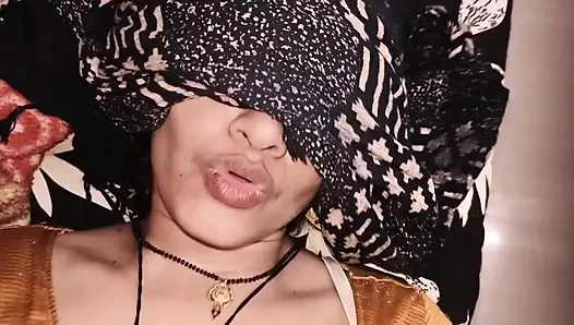 Üvey erkek kardeş üvey kız kardeşini sikiyor ve amının suyunu çıkarıyor, hd kesilmemiş Hintçe seks videosu