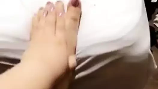 Arkadaşımın kuzeni bana kısa bir ayak klipsi gönderiyor