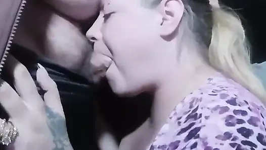 Ahlaksız bir karavanda sikişiyor