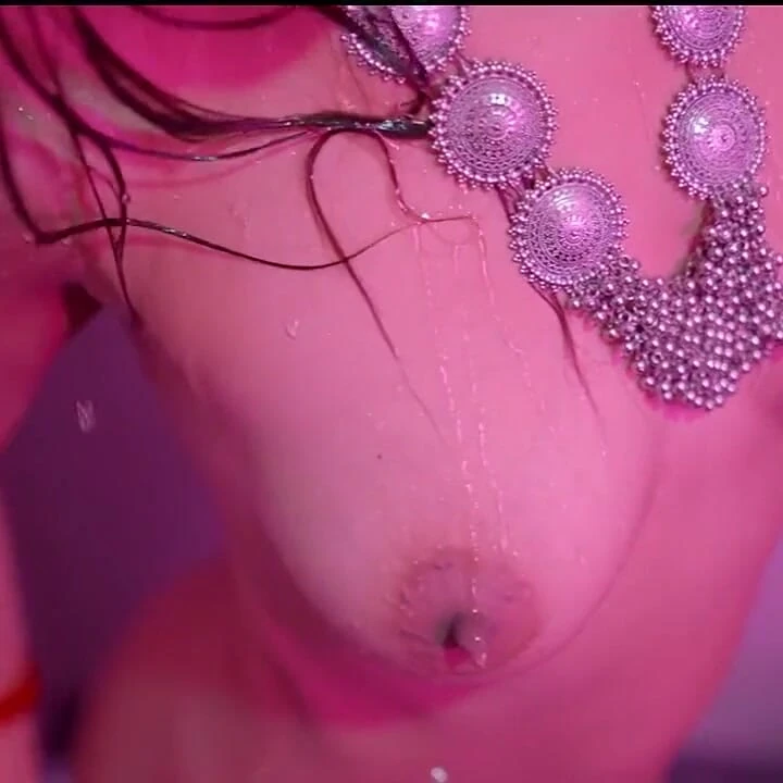 Hintli Ateşli Porno Yıldızı Muskan'ın Solo Seks Videosu