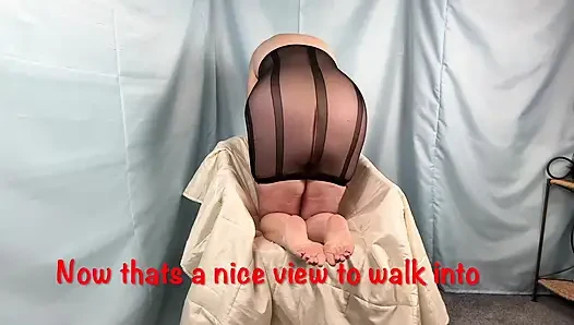 Gospođa Zrela Stopala dopušta svom pederastom footboyu da se malo zabavi 391