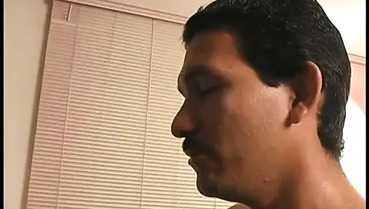 Genç latin amını siktiriyor