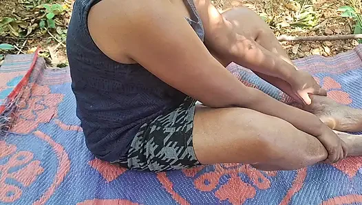Açık havada romantizm güzel orta yaşlı seksi kadın viral video