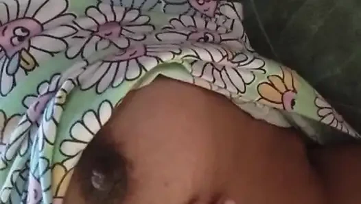 Sri Lanka Girl Musterbation em banheiro com Dildo Lust com peitos grandes e buceta molhada