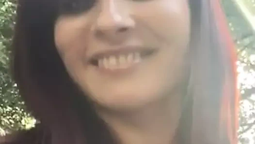 Pantolondaki delikten gösterir