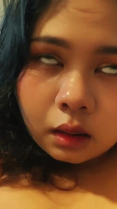 AJSXX99 - sana büyük, güzel göğüslerini göstermek için tesettürünü çıkardı. | Klip 1