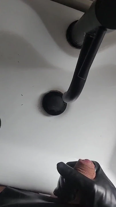 Siyah eldivenlere boşalma