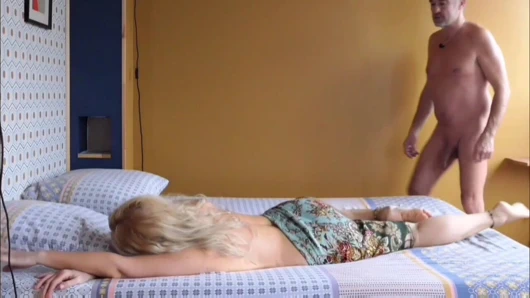 Selena'nın otelde seks oyunları