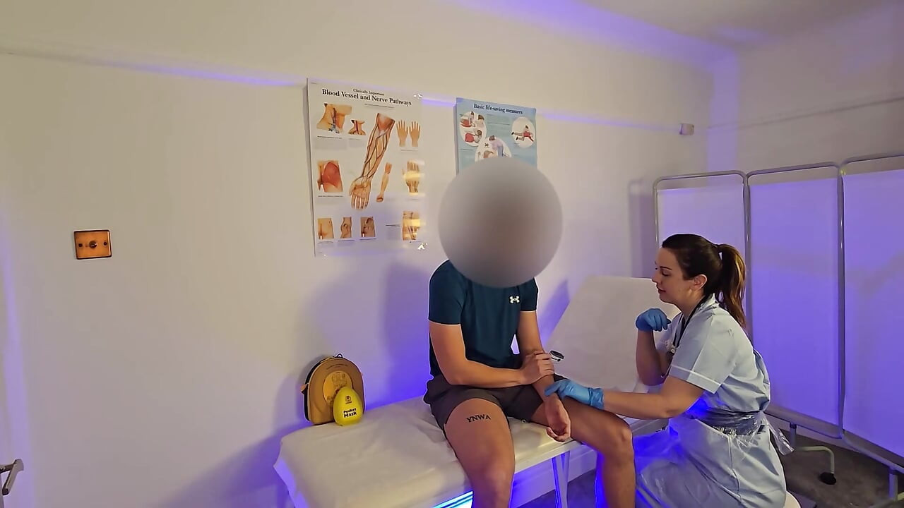 Gerçek İngiliz Hemşire Klinikte Beni Yalıyor!