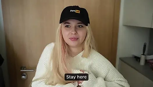 Ateşli kurye kızı siktim ve paketi ücretsiz aldı