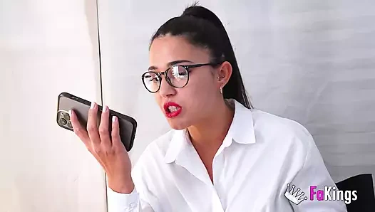 Seksi sekreterimize boşal! Nuria Millan sana bir yıldızının nasıl hissettirdiğini gösterecek