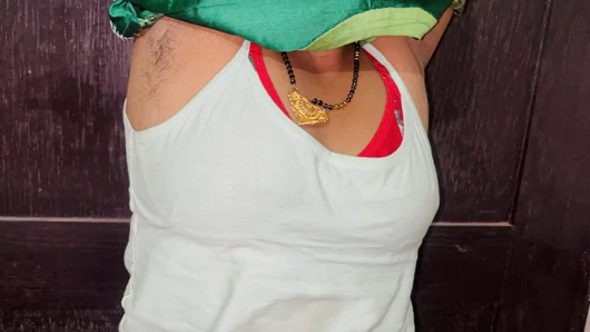 Komşu yenge yerel oğlanla sikiliyor